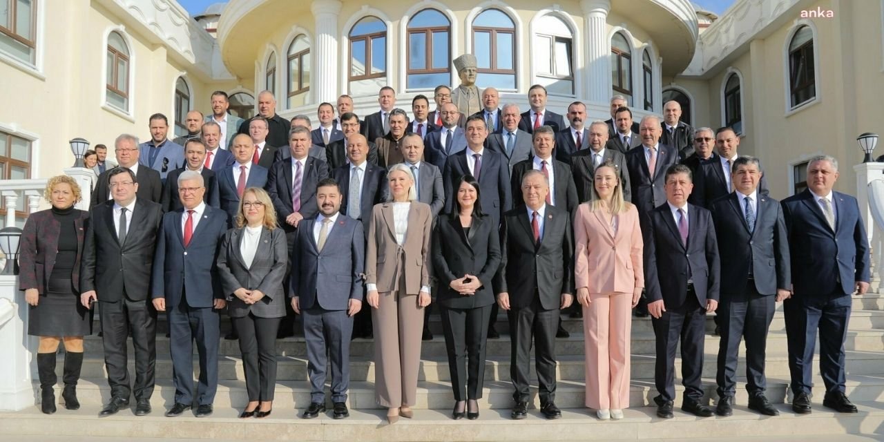 CHP'li il belediye başkanları: İmamoğlu’nu göreve davet ediyor, aday olmaya çağırıyoruz