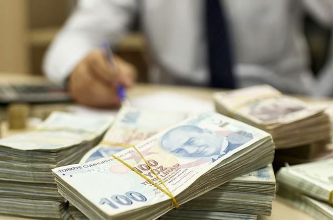 Üst düzey kamu yöneticileri görevleri bittikten sonra 2 yıl daha maaş alabiliyor