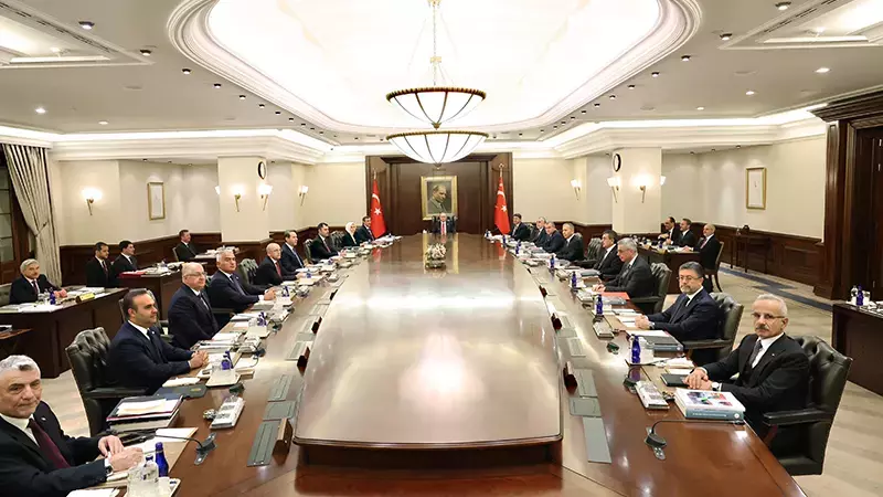 Kabine değişikliği kulisleri peş peşe: Cuma gece en az 3 isim gidici...