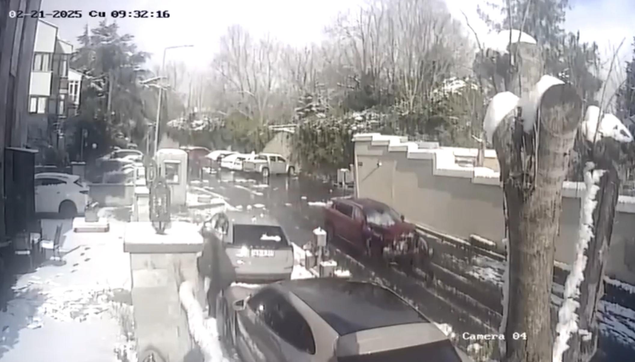 Sarıyer'de kayan cip önce 4 otomobile sonra yayaya çarptı: 1 ölü