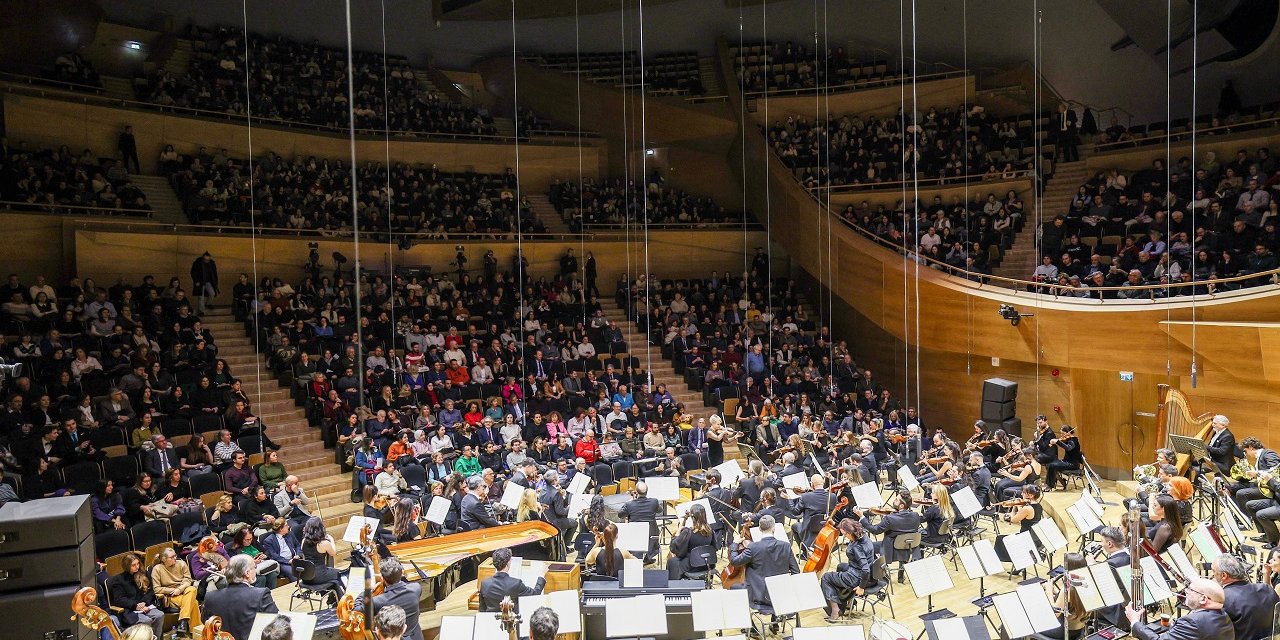 Özgür Özel, Cumhurbaşkanlığı Senfoni Orkestrası dinletisine katıldı