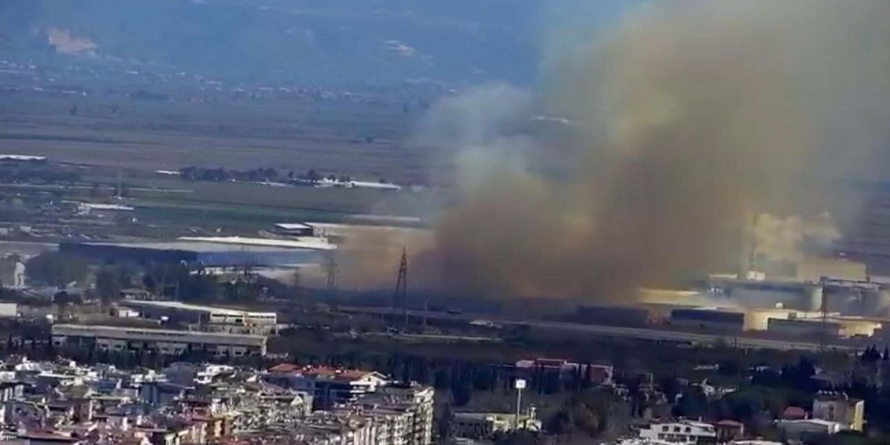 49 saattir yanıyordu: Kağıt fabrikasındaki yangın kontrol altına alındı