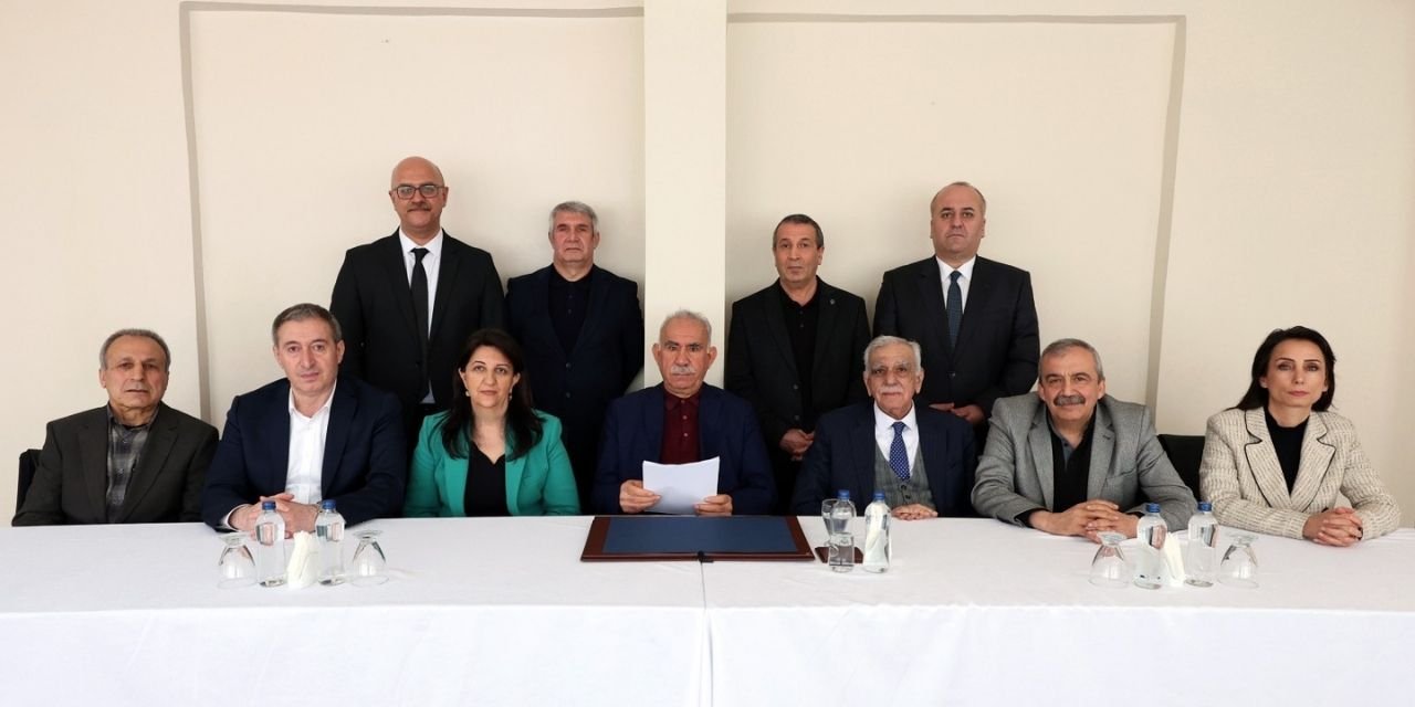 Abdullah Öcalan’dan tarihi çağrı: ‘Tüm gruplar silah bırakmalı ve PKK kendini feshetmelidir’