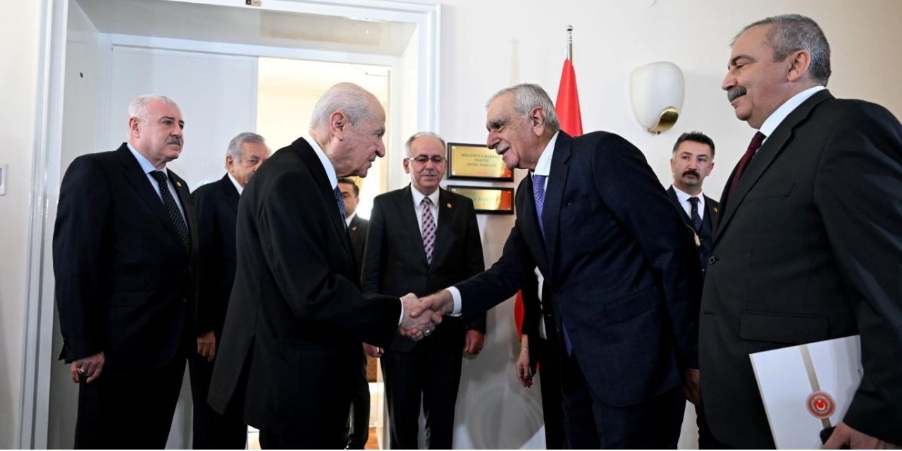 Bahçeli Ahmet Türk’ü de aramış | Türk, Öcalan'ın notu neden metinde yer almadığını anlattı