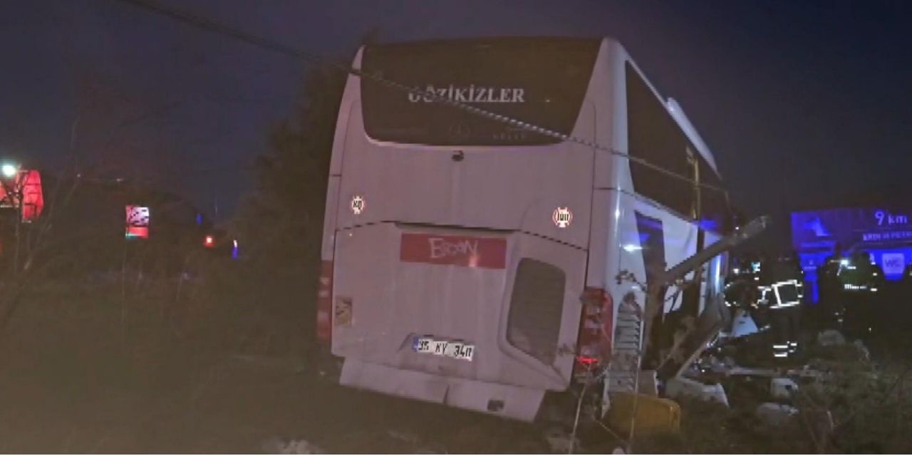 Tur otobüsü yoldan çıktı: 11 kişi yaralandı