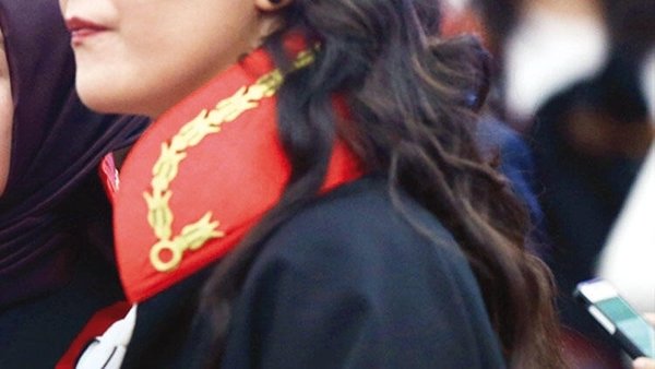 Sahte hakimin inanılmaz öyküsü: Savcıyla bile evlendi