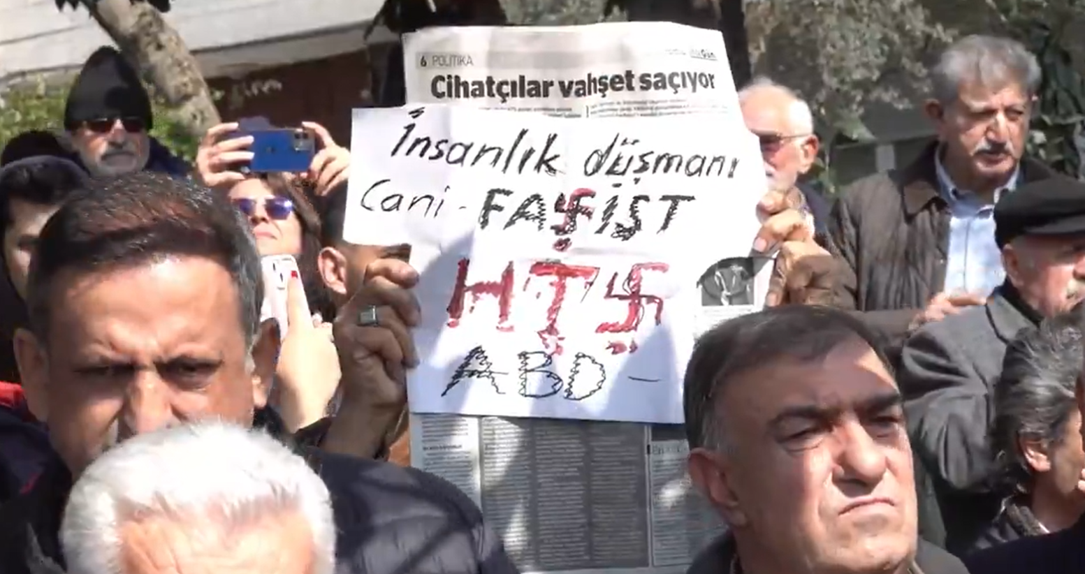 Katliamı protesto eden Alevi örgütlerine polis müdahalesi