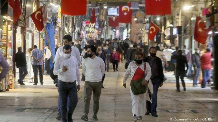 Türkiye'de koronavirüs vakaları yüzde 30 arttı
