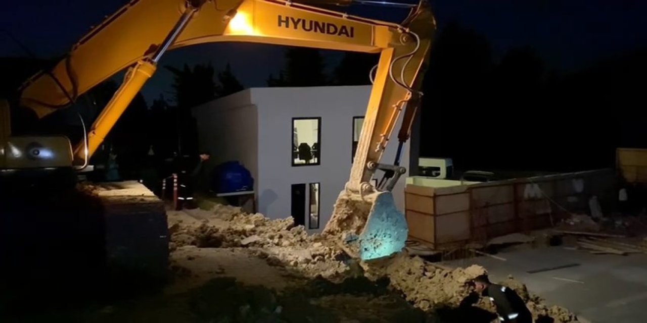 İstanbul'da inşaat çalışmasında yol çöktü