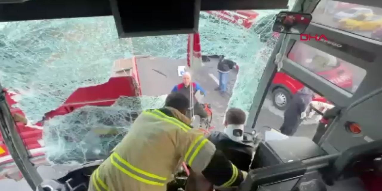 Kütahya'da yolcu otobüsü kaza yaptı: 13 kişi yaralandı