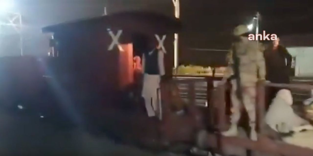Pakistan’da tren kaçırıldı... En az 43 kişi öldü, 250 kişi rehin