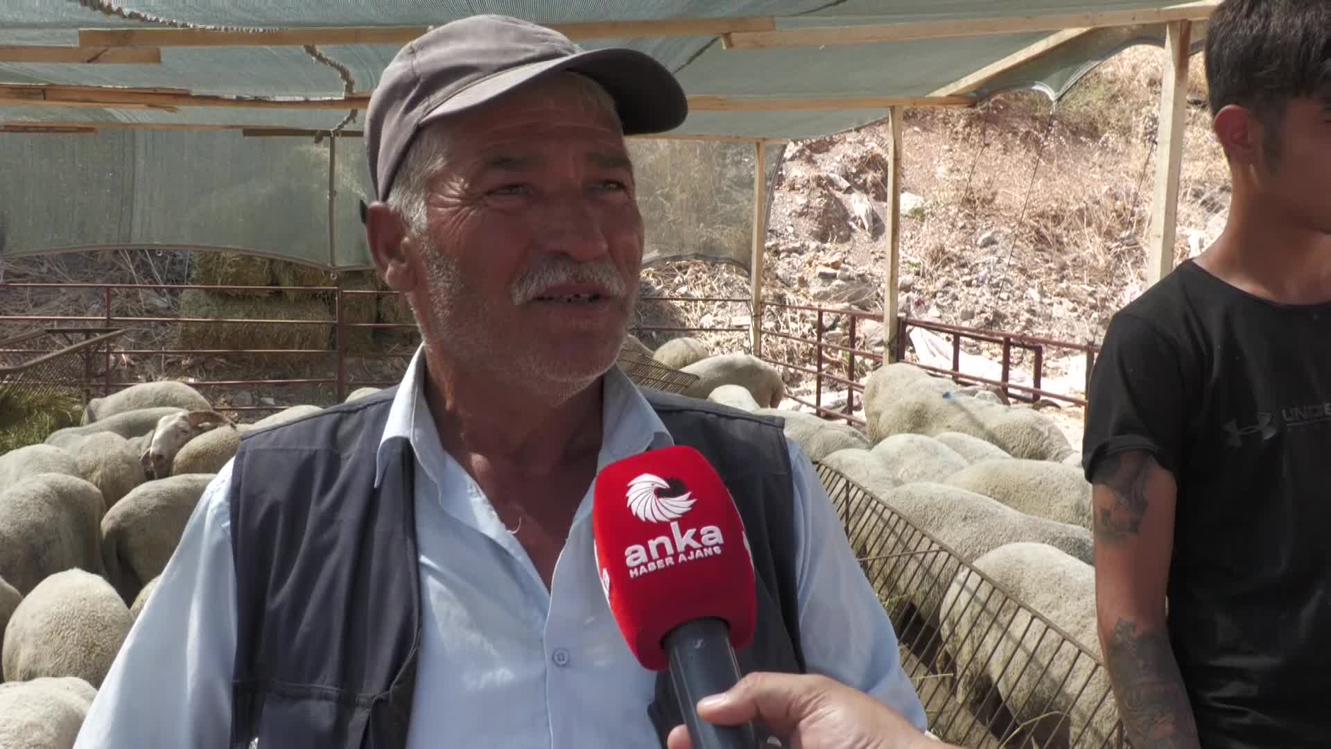 Besiciler AKP'den şikayetçi: Çiftçiyi, orta direği batırayım diye çalışıyorlar