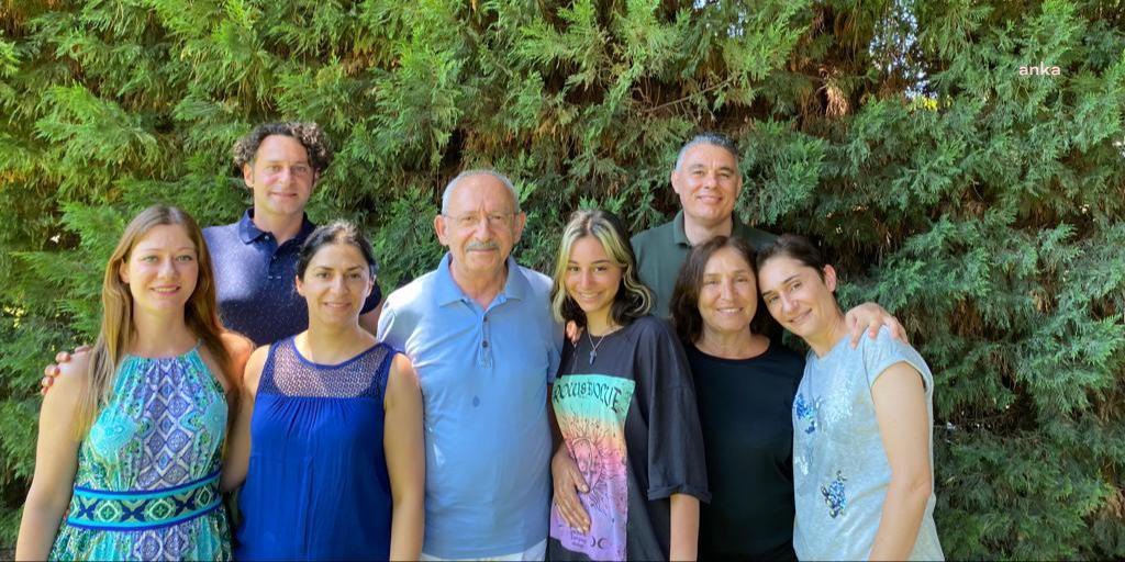 Kılıçdaroğlu'ndan aile pozuyla bayram kutlaması: "Her şey çok daha güzel olacak"