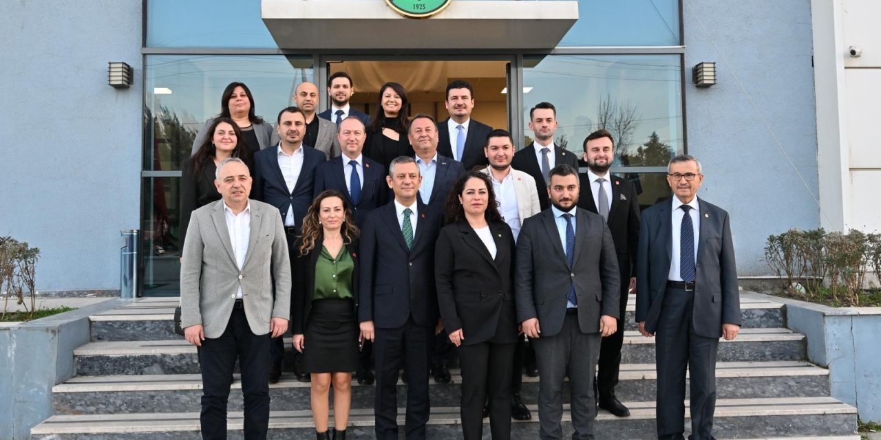 Özgür Özel'den Manisa Barosu'na ziyaret