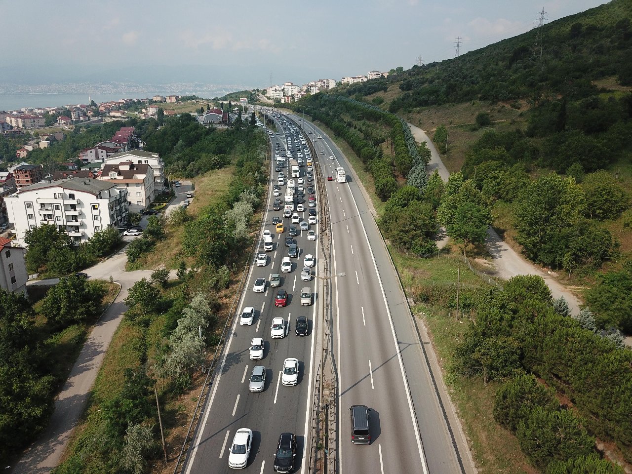 Kocaeli TEM otoyolu Ankara yönünde 10 kilometrelik kuyruk