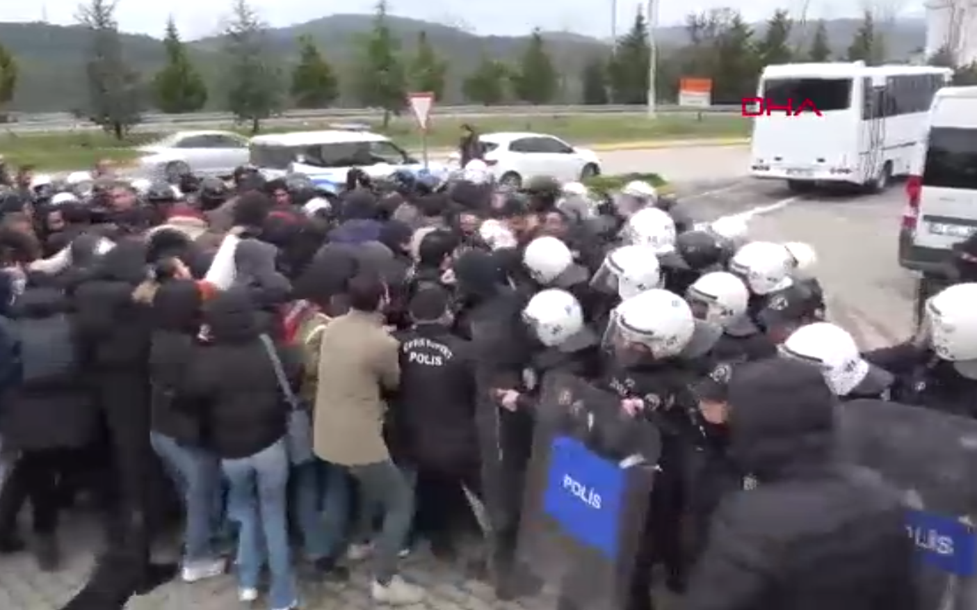 KOÜ'de öğrencilere sert müdahale: Gözaltına alınanlar serbest bırakıldı