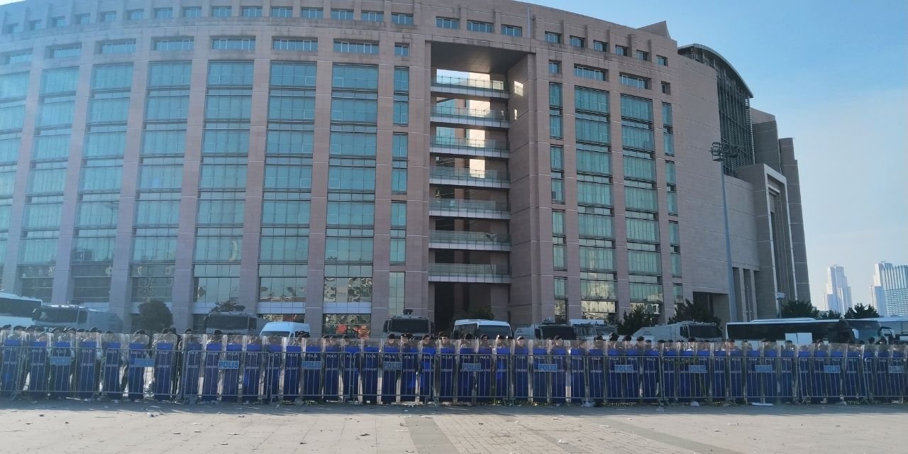 İmamoğlu'nun tutukluluğuna itirazlar: "Demokrasiye kelepçe"