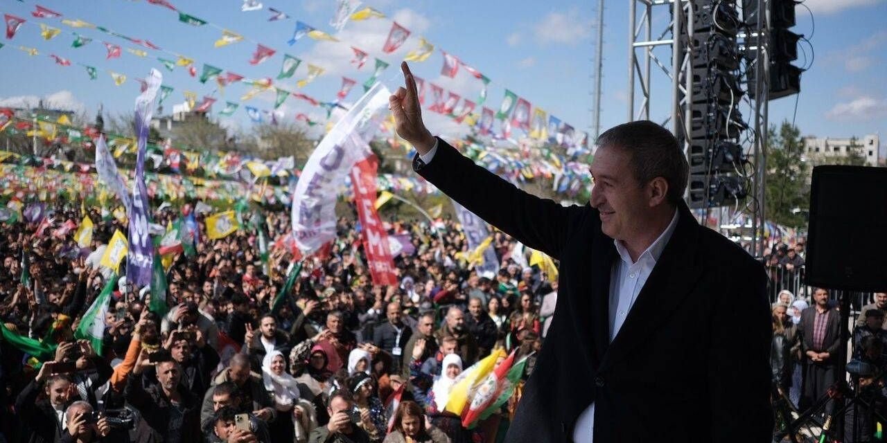 Bakırhan Newroz'da konuştu: "Yanlış hukuktan doğru demokrasi çıkmaz"