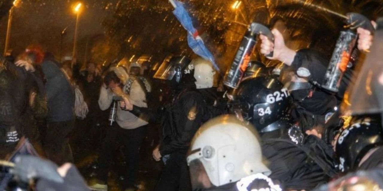 Protestocular tepkili: Saraçhane'de her akşam gaz mı yiyeceğiz?