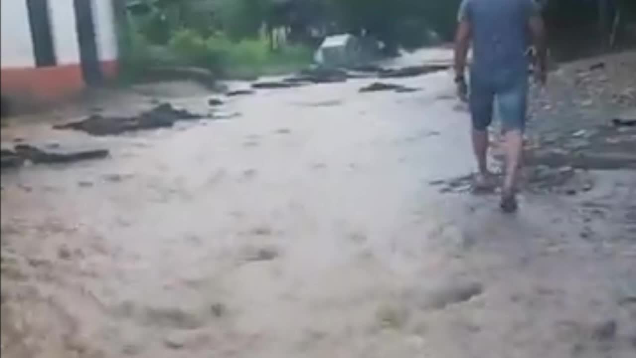 Rize'de sel nedeniyle 2 köy boşaltıldı