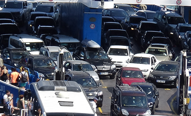 Çanakkale'de feribotlar tarifesiz seferlere başladı