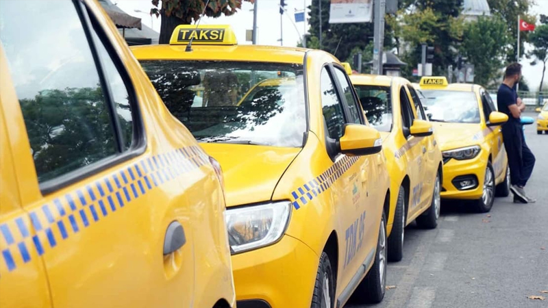 İBB 400 taksiyi bağladı: Farklı yazılımla, daha fazla ücret alıyorlar iddiası