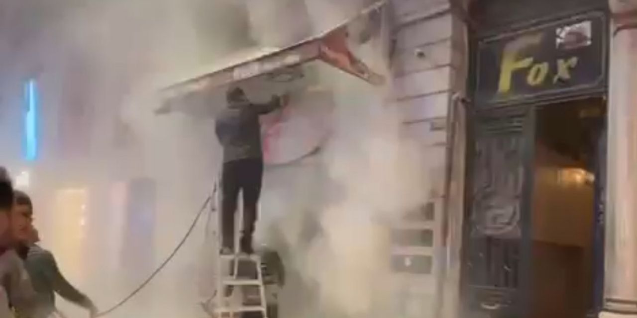 İstiklal Caddesi'nde yangın