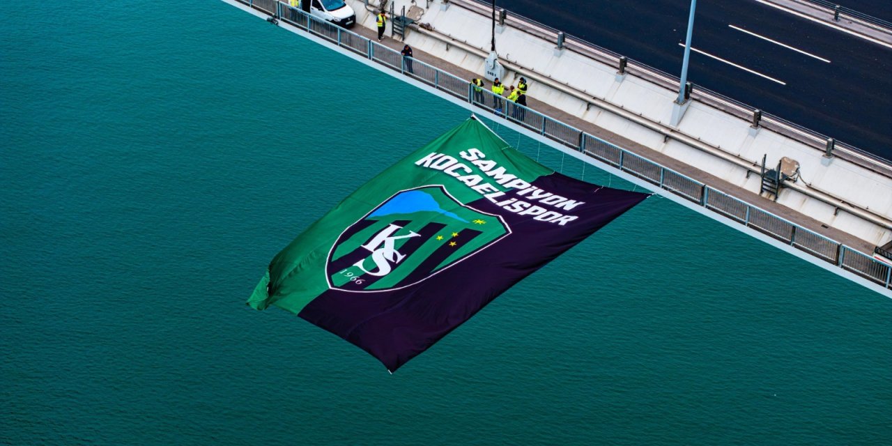 Osmangazi Köprüsü'ne Kocaelispor bayrağı asıldı
