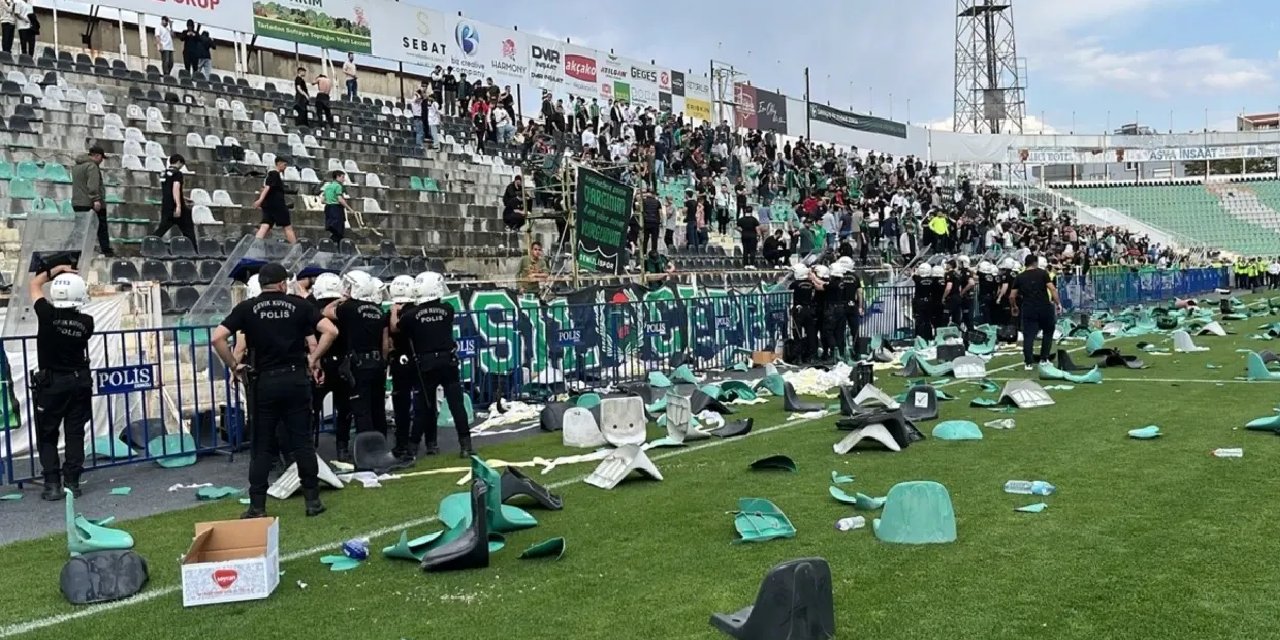 Tarihinde ilk kez amatör lige düşen Denizlispor eski başkanlarına dava açıyor
