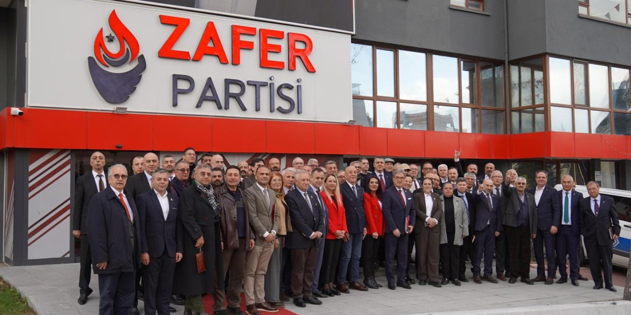 Zafer Partisi'nden afiş açıklaması: 'Bu sorumsuz davranış hakkında iç denetim süreci derhal başlatılmıştır'