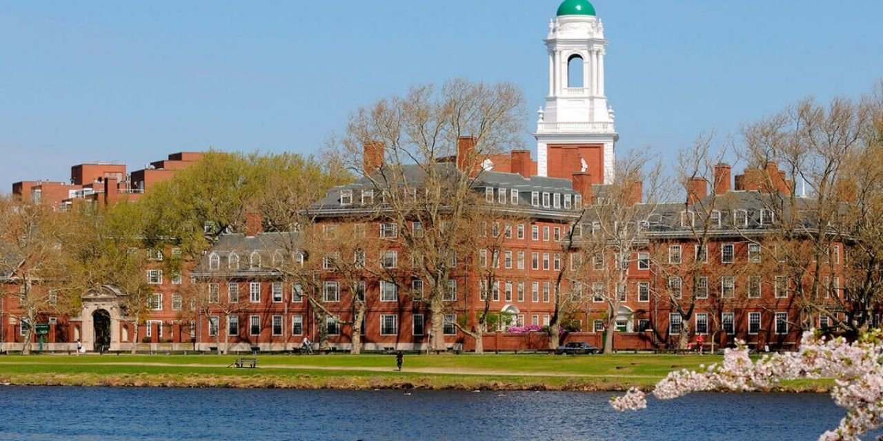 ABD Eğitim Bakanlığı, Harvard Üniversitesi'ne federal fonu kesti