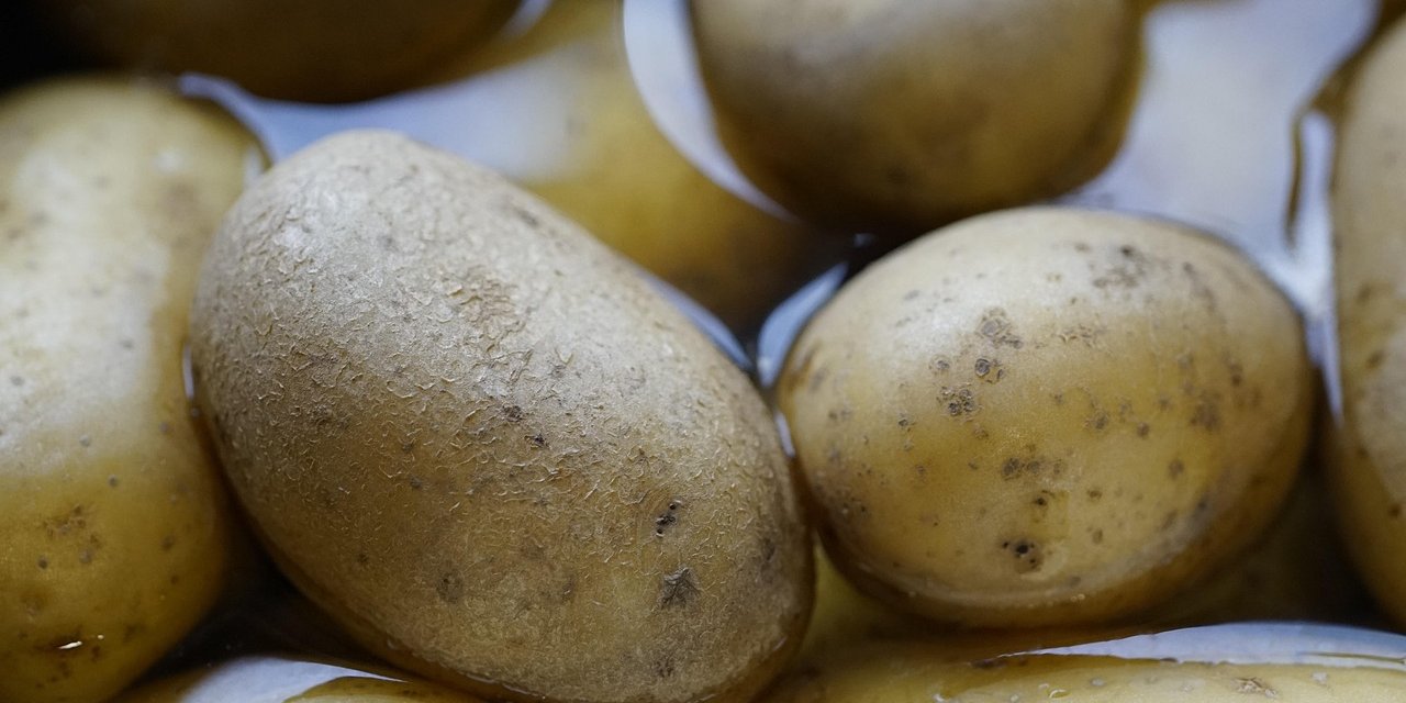 Patates yerken dikkatli olun! Birçok kişinin dikkat etmediği tehlike
