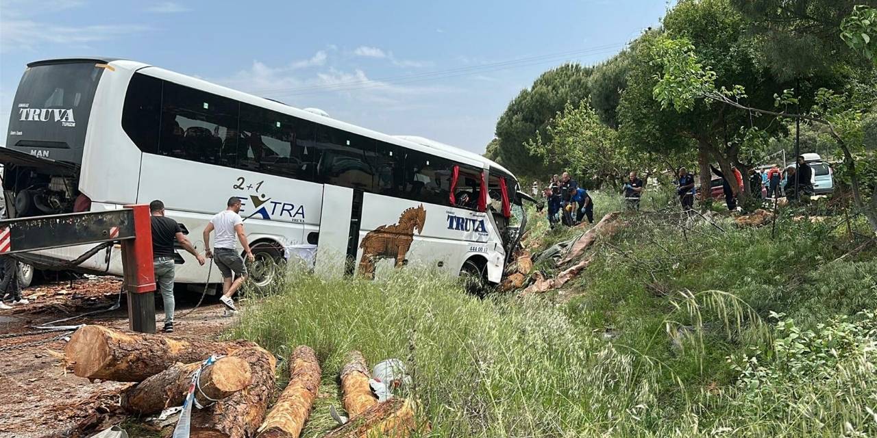 Çanakkale'de trafik kazası: 8 kişi hayatını kaybetti