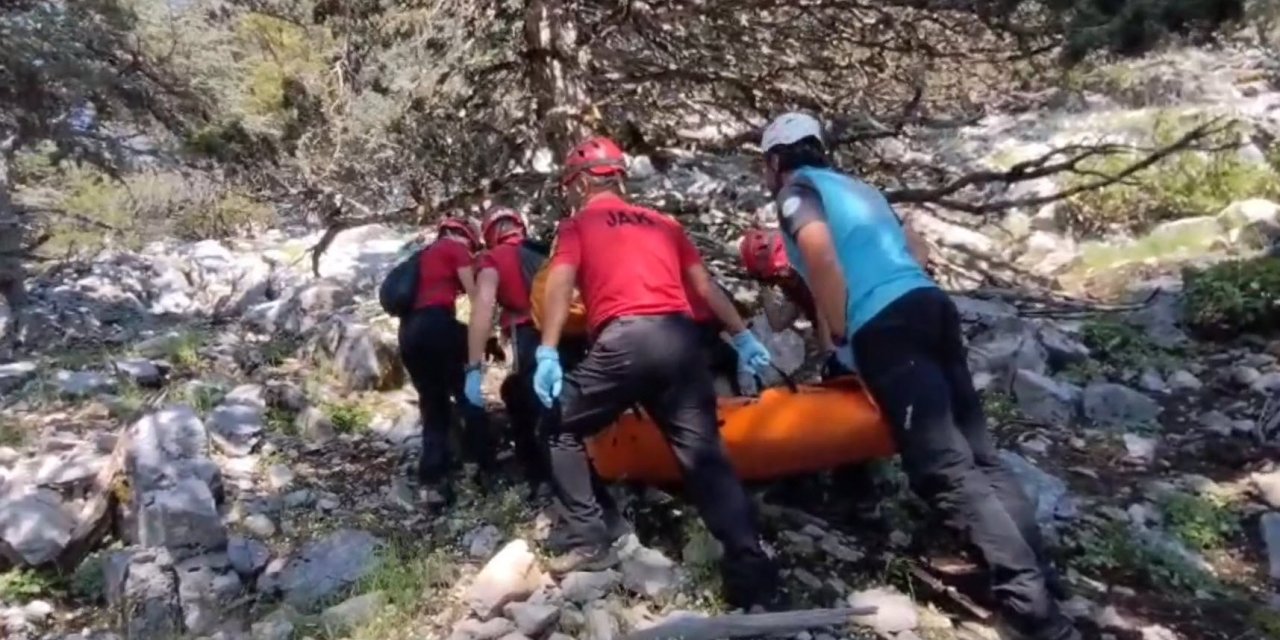 Muğla'da kayalıklara düşen 81 yaşındaki Alman paraşütçü yaşamını yitirdi