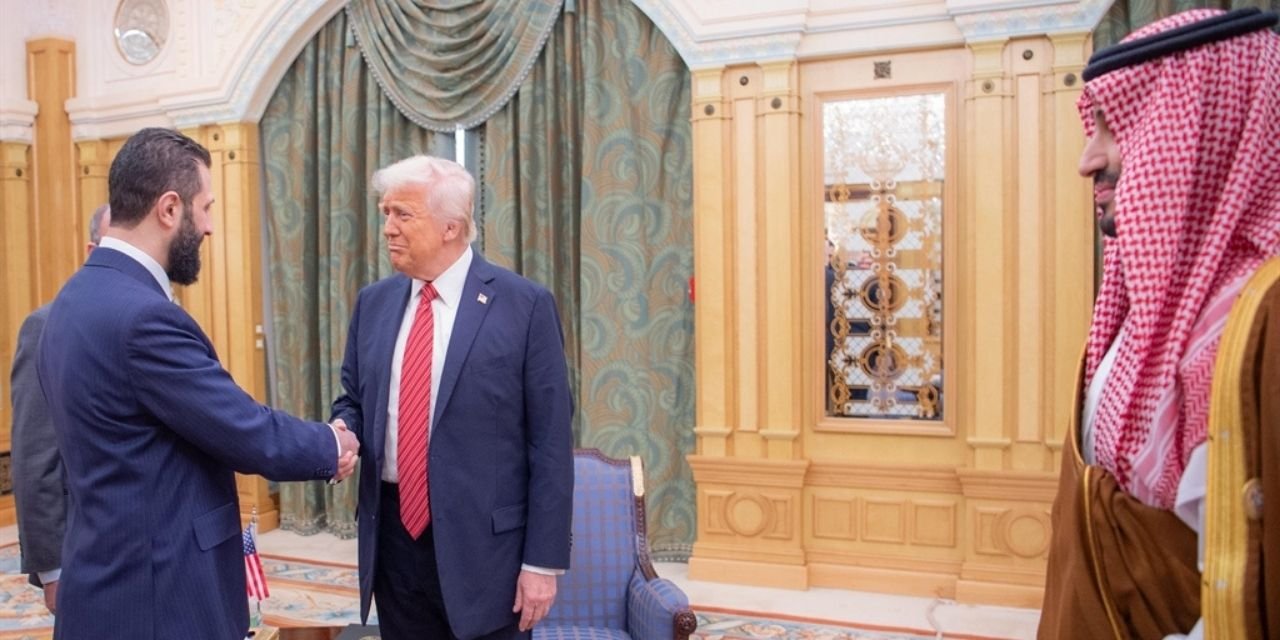 ABD Başkanı Trump, HTŞ lideri Colani ile bir araya geldi