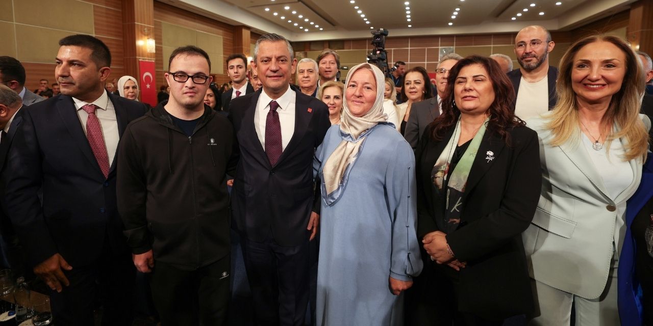 Özgür Özel, Otizm Sempozyumu’nda kendi partisini eleştirdi
