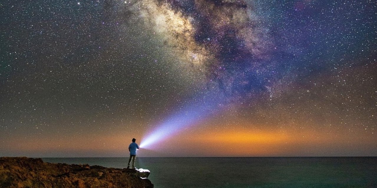 Bilim insanları araştırıyor: Evren neden var?