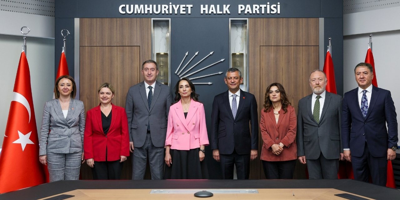 DEM Parti ile görüşen Özgür Özel: 'Komisyon fikrinin sahibiyiz, savunucusuyuz'