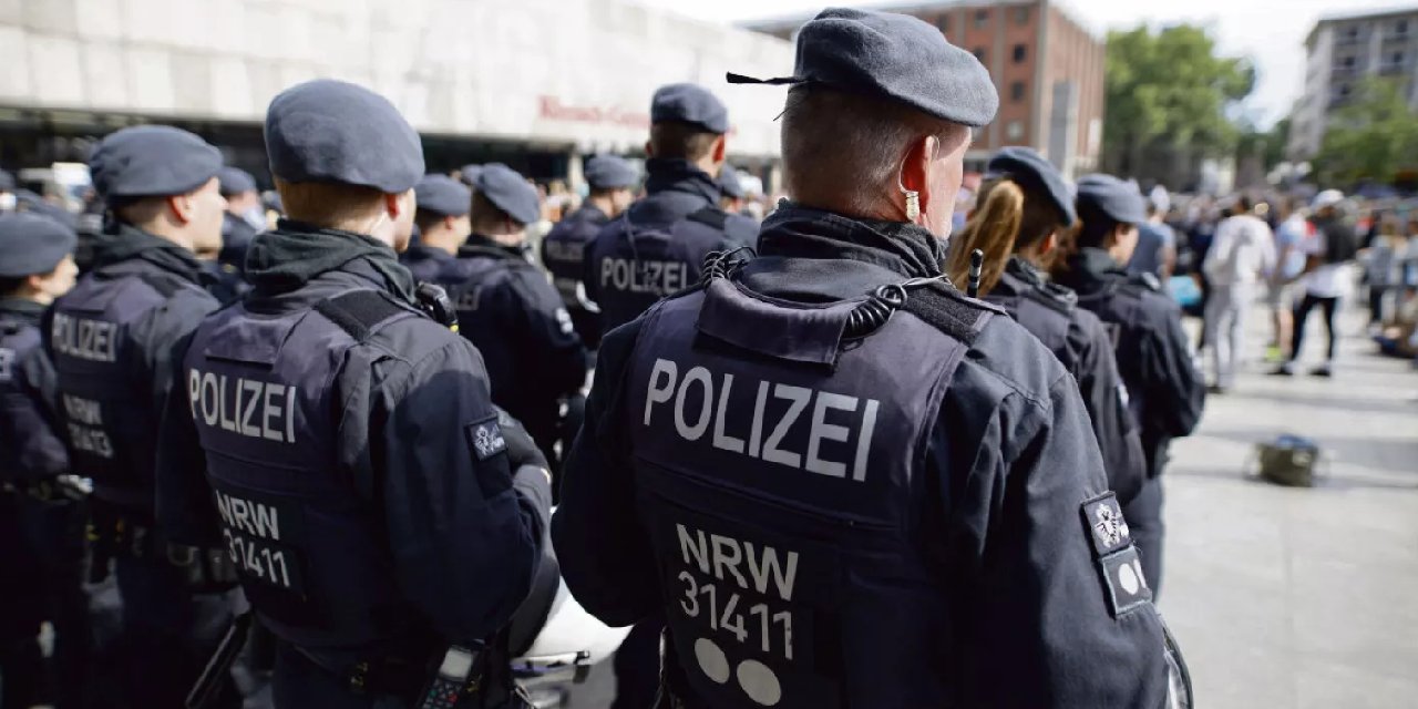 Almanya'da aşırı sağcı gruba operasyon
