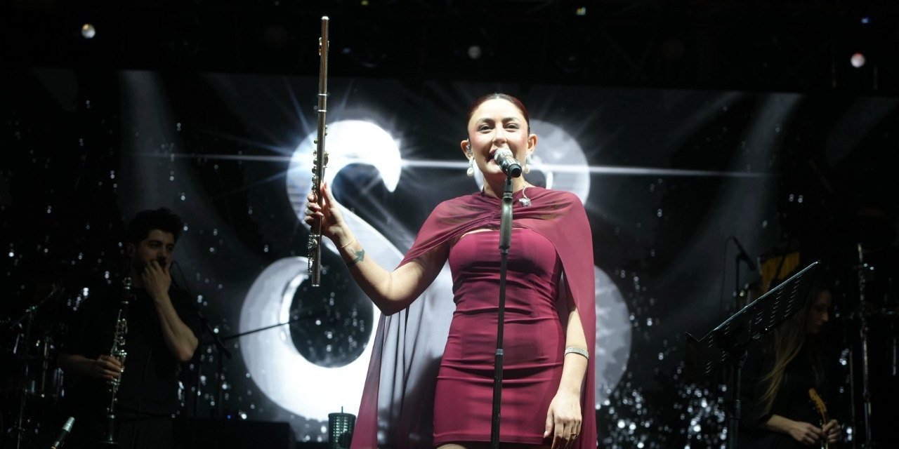 Adıyaman’da 19 Mayıs coşkusu: Melek Mosso’dan ücretsiz konser