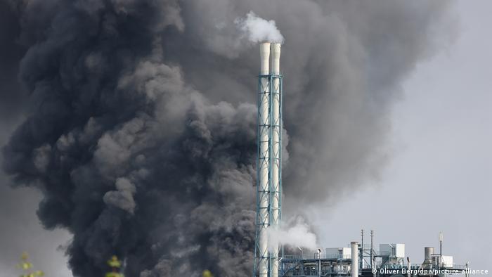 Bayer'e bağlı kimya tesisinde patlama: En az 1 ölü