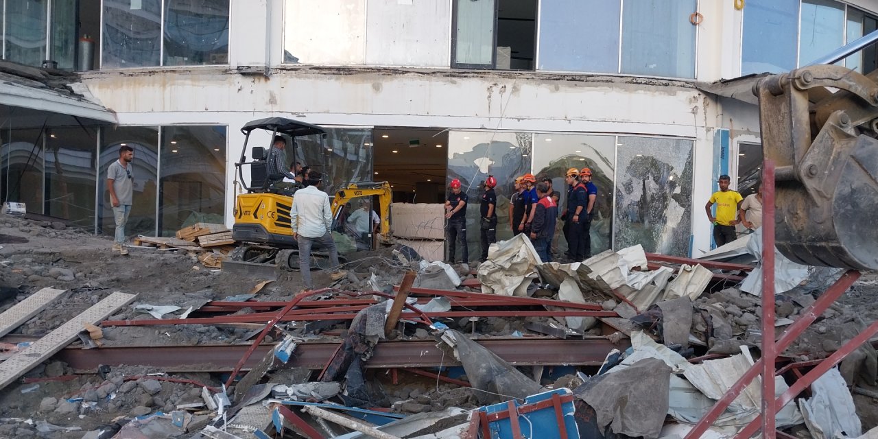 Antalya'da 5 yıldızlı otel inşaatında teras katı çöktü