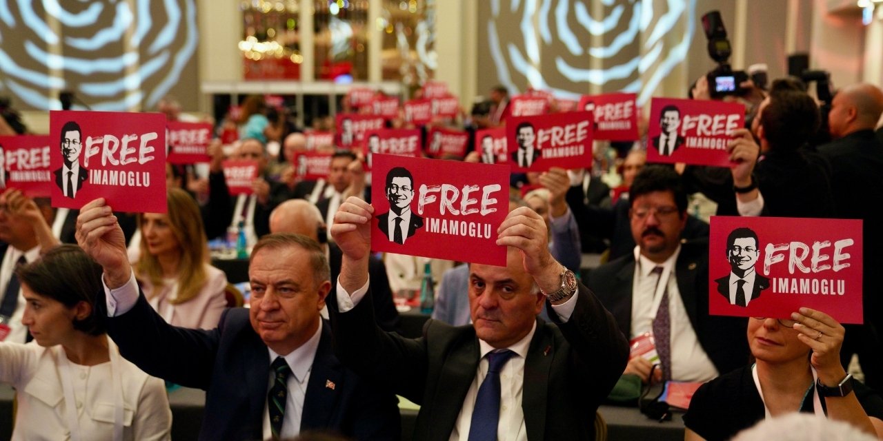 İmamoğlu pankartını kaldırmamaları gündem oldu: DEM Parti'li Temelli'den açıklama