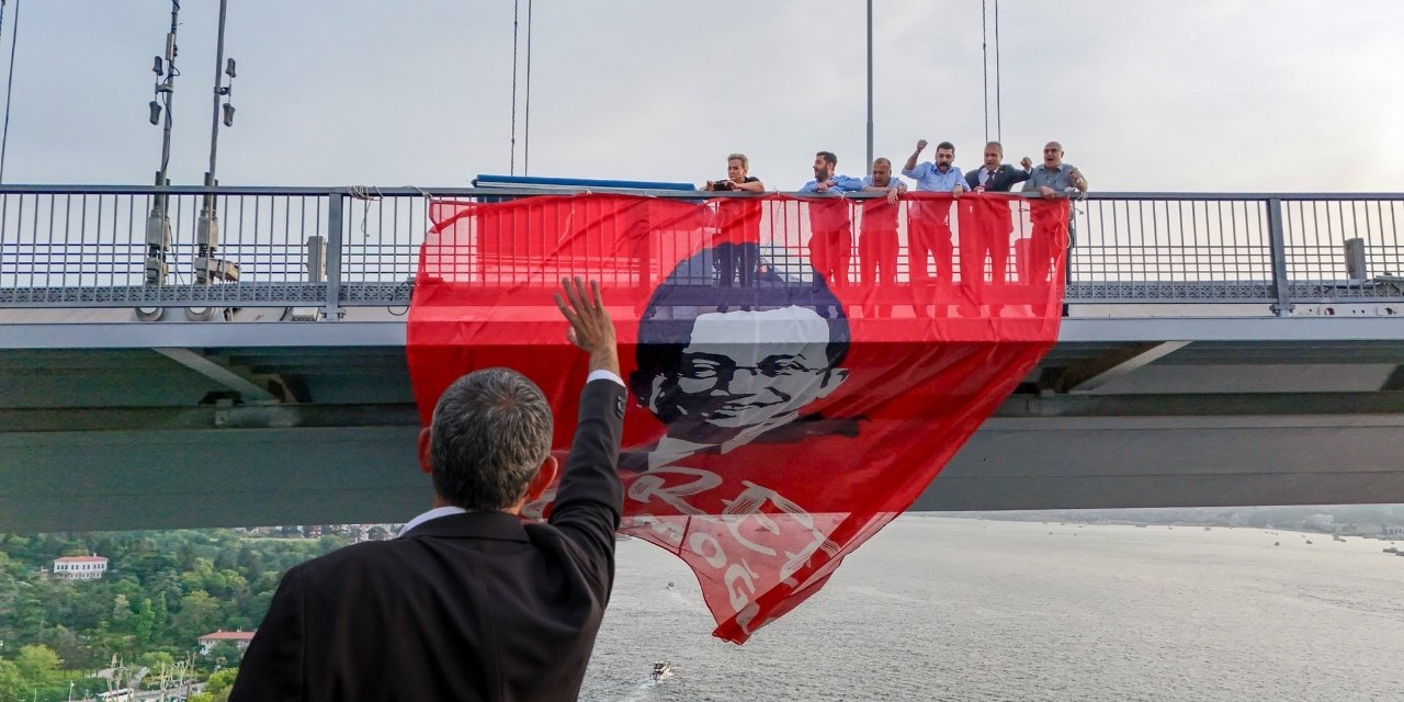 Özgür Özel'den pankart soruşturmasına tepki: 'Cürmü kadar yer yakar'