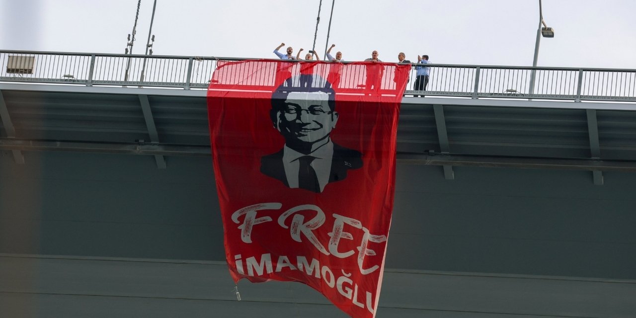 İmamoğlu’ndan pankart açıklaması: 'En beklenmedik yerlerde yeniden karşılarına çıkacak'