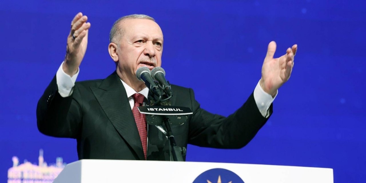 Erdoğan'dan İBB operasyonları yorumu: 'Çıkıp af dilemeleri gerekirken, pişkince tehdit ediyorlar'