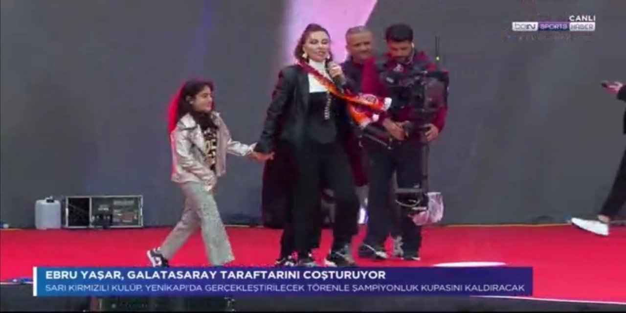 Ebru Yaşar, Galatasaray’ın şampiyonluk kutlamalarında sahne aldı