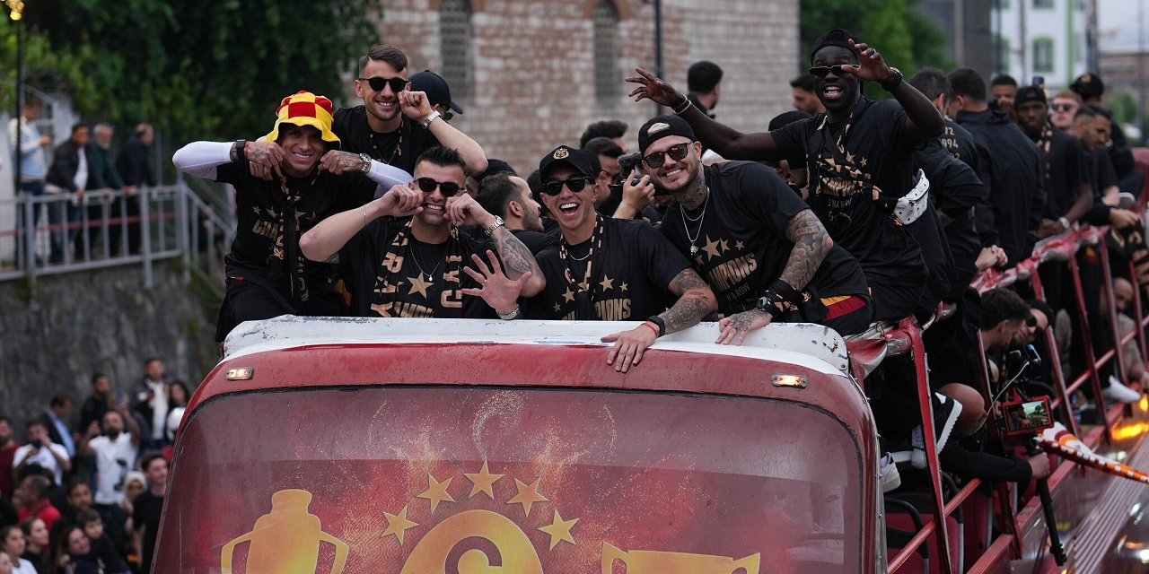 Galatasaray, şampiyonluk kutlaması turuna çıktı