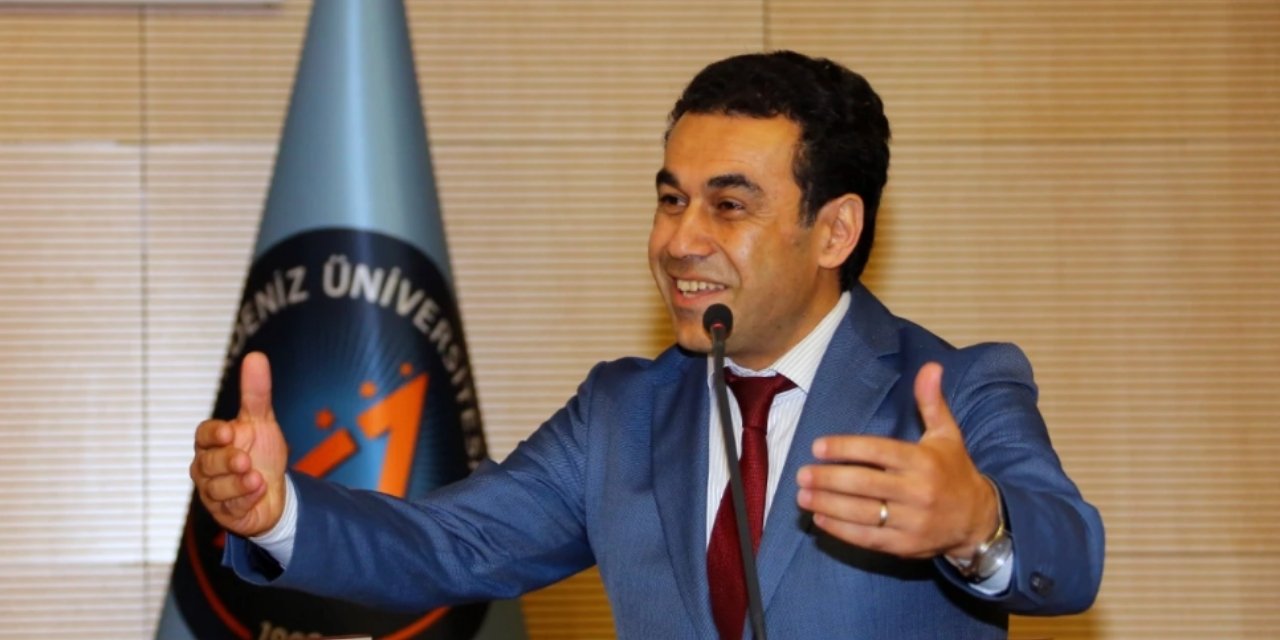 Hukuk Fakültesi eski dekanının profesörlüğüne intihal ve sahtecilikten iptal