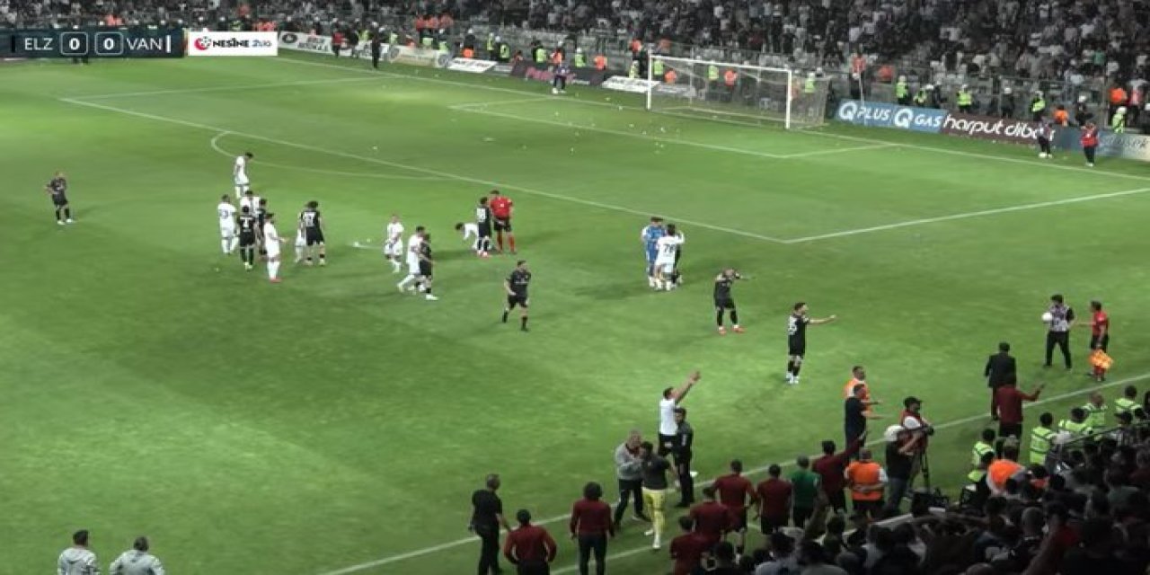 Elazığspor - Vanspor FK maçı tatil edildi